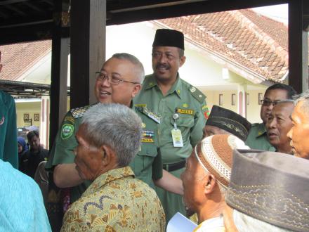 Antusias Warga Untuk Dekat dengan Bupati Bantul Drs. H. Suharsono