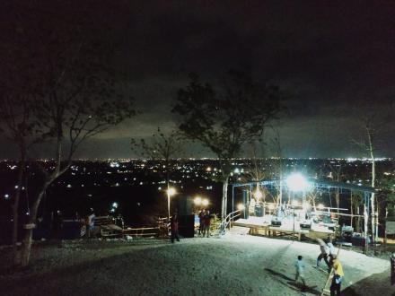Pesona Pangol Hill Bertabur Bintang di Malam Hari